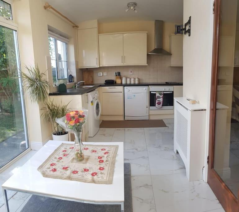 3 Bedroom 3 Bathroom House, Dublin Lucan Ngoại thất bức ảnh
